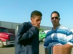 Black dude sucks white cock