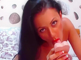 Black hair teen 18+ with big tits plays on webcam