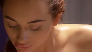Black haired masseuse fingers lesbian