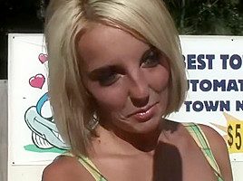 Blond girl exib ( 2)