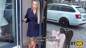 Blonde Calms Down The Collector By Taking Care Of His Boner