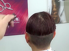 Bowl hairstyle in trendy colors