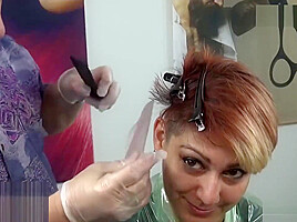 Bowl hairstyle in trendy colors