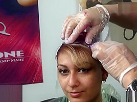 Bowl hairstyle in trendy colors