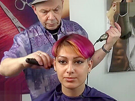 Bowl hairstyle in trendy colors