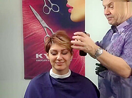 Bowl hairstyle in trendy colors