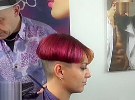 Bowl hairstyle in trendy colors