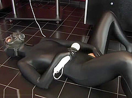 Breathplay in Zentai and Gasmask
