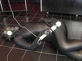 Breathplay in Zentai and Gasmask