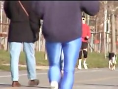 Bright blue spandex pants are on the candid amateur legs 01w