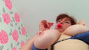 British mum Janey fucks her hairy pussy with a lollipop