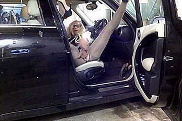 CD PANTYHOSE SLUT CAR TEASING