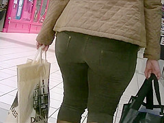Candid big ass milf in tight jeans and boots