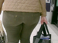 Candid big ass milf in tight jeans and boots