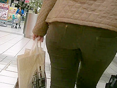 Candid big ass milf in tight jeans and boots