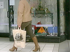 Candid big ass milf in tight jeans and boots