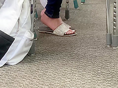Candid feet in class(Leo)