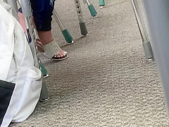 Candid feet in class(Leo)