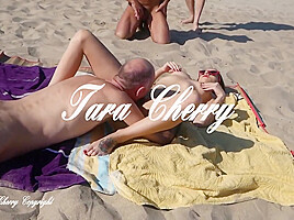 Cap D'agde In I Masturbate On The Beach Of And I Suck All The