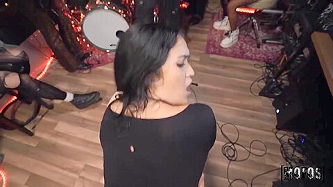 Chubby Babe In Fishnets Nia Bleu