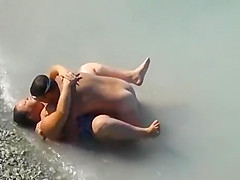 Chubby Girl Fucked In The Sea by A local Guy On Her Trip Abroad