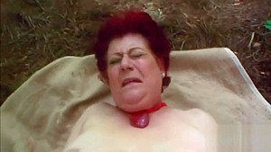 Chubby old whore digging into her pussy before bj
