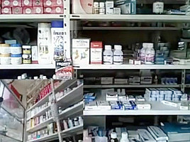 Colombiana madura en farmacia 2