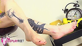 Cosplayer Lilith in a bee costume gets you hard with toes