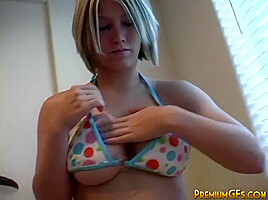 Curvy busty teen 18+ suncreams up
