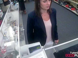 Customers wife pounded with pawnkeeper at the pawnshop