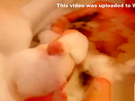 Delicious twink shows off his sexy feet before jacking offAl