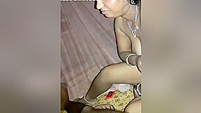 Desi Bhabhi Give Handjob