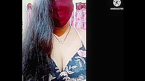 Desi Kannada Aunty Show Boobs And Oil Massage Her Boobs