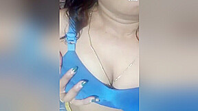 Desi Mallu Bhabhi Shows Boobs