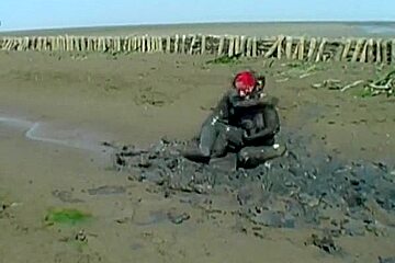Dirty chickfight in mud
