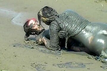 Dirty chickfight in mud
