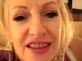 Dirty talking mature bimbo
