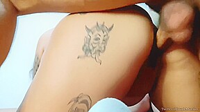 Doble Penetracion A Chica Culona Se Corre En Sus Penes Y Juega Con El Semen En Su Vagina