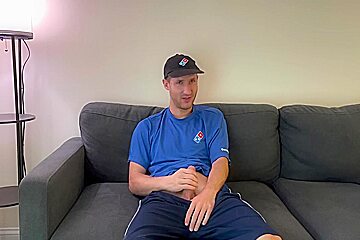 Dominos Pizza Delivery Guy Fucks Customer