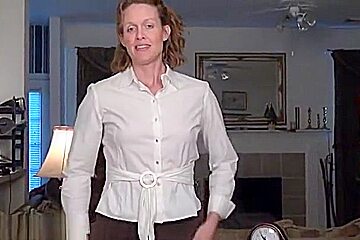Enticing mature woman in passionate masturbation porn video