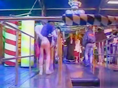 Escalator air uncovers tight panties