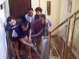 Femme de menage tcheque en gang bang avec 4 mecs