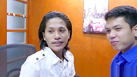 Filipino twink spitroasted in kinky threesome