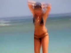 Films Busty Asian Chick In A String Bikini - AsianGFVideos