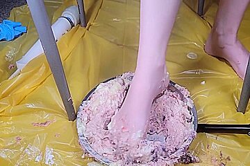 Foot Fetish And Pussy Stuffing