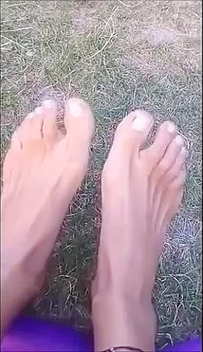 Franzi´s Feet at the Pool