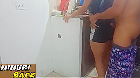 පොඩ්ඩක් කෑම හදනකන් ඉන්නවකෝ මැට්ටෝ  ! - Fuck With Stepsister In Kitchen When At Home