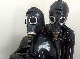 Gasmask Latex Breathplay Couple