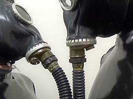 Gasmask Latex Breathplay Couple