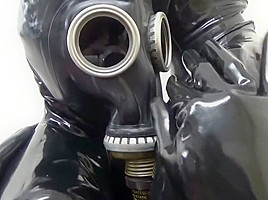 Gasmask Latex Breathplay Couple